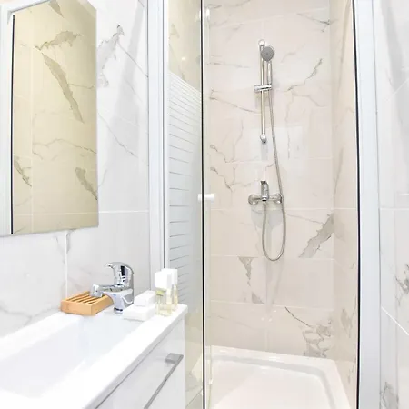 Family - 4br - 10p - Menilmontant * Parigi